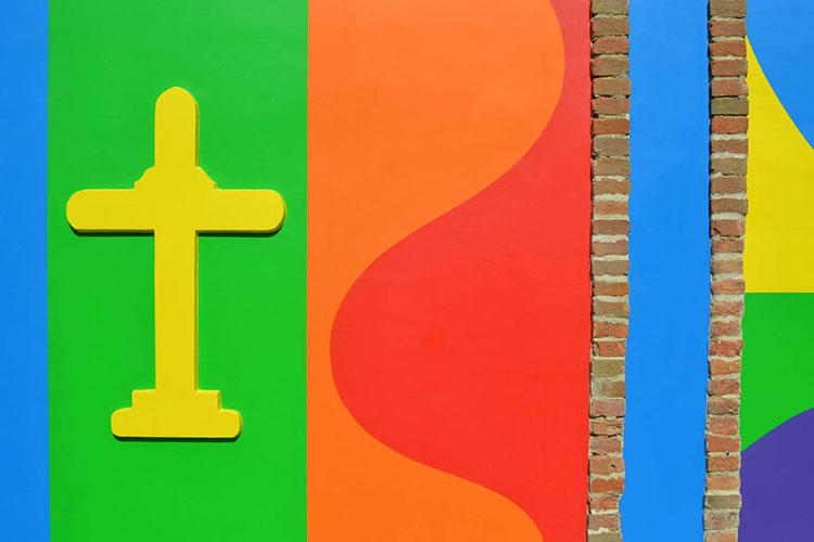 Nelle Langhe la chiesa più colorata d’Italia