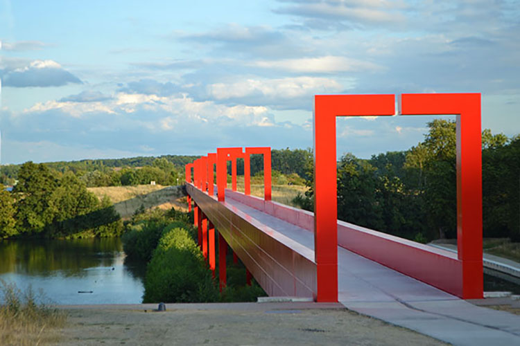 Il ponte rosso a Cergy Pontoise