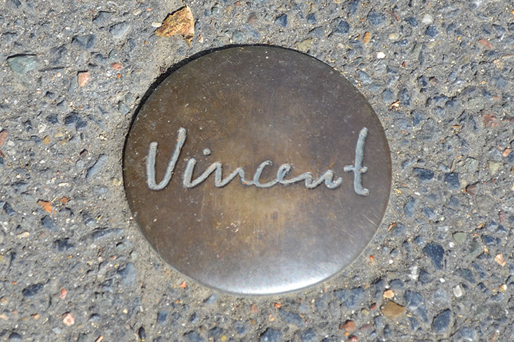 Inserti nella pavimentazione di Auvers sur Oise