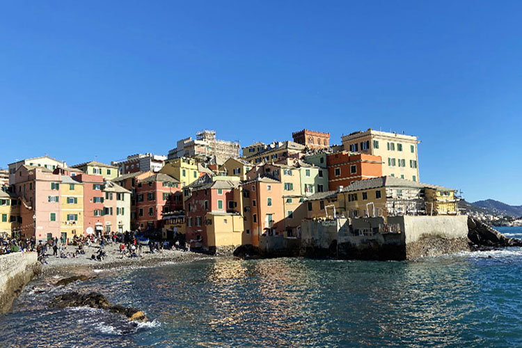Uno dei posti più colorati di Genova è sicuramente Boccadasse