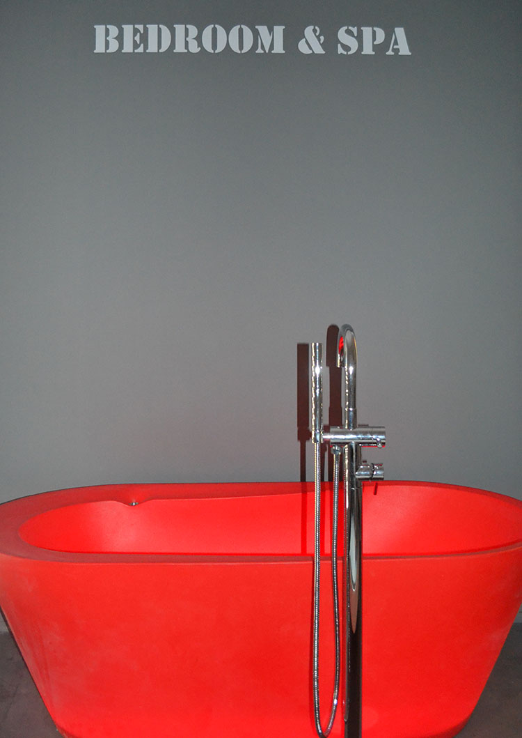 Vasca freestanding rossa