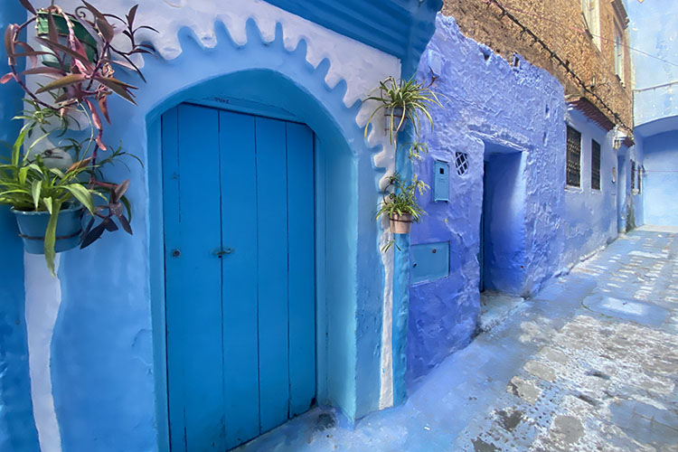 Le caratteristiche porte blu di Chefchaouen