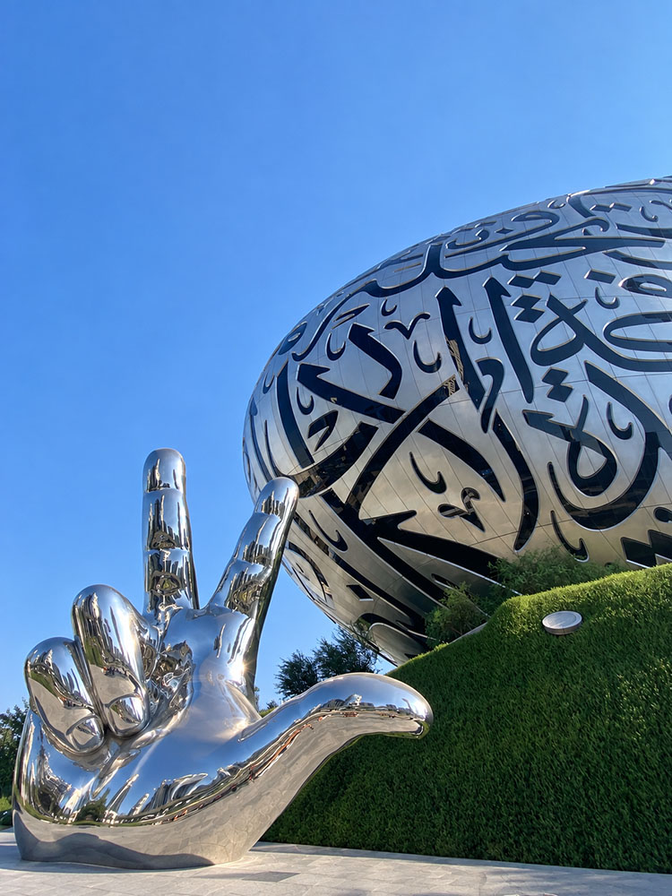 mano a tre dita Museum of the Future Dubai
